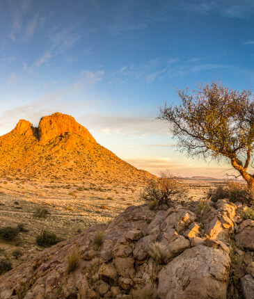 the-eco-hunter-jagd-gebiete-damaraland-sonnenuntergang-goldene-stunde-spitzkoppe-namibia