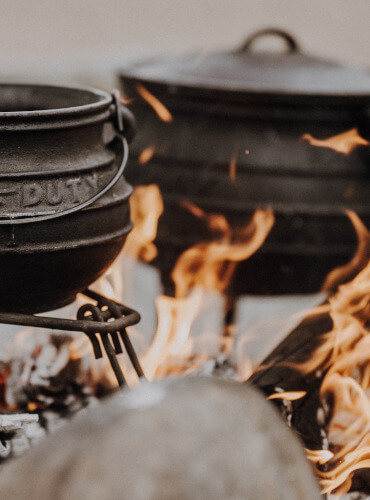 the-eco-hunter-traditional-potjie-farm-hunting-delicous-food-lodge-namibia-braai-fire