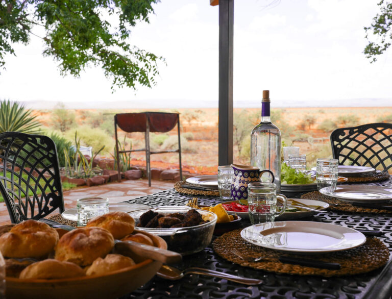Breakfast with a view of the Kalahari at Onverwacht