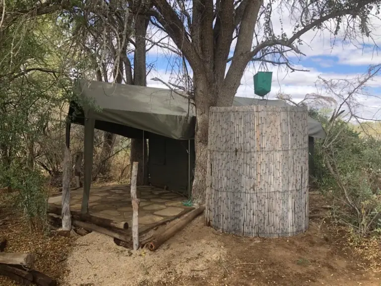 Tent accommodation in the wild at Reficiens